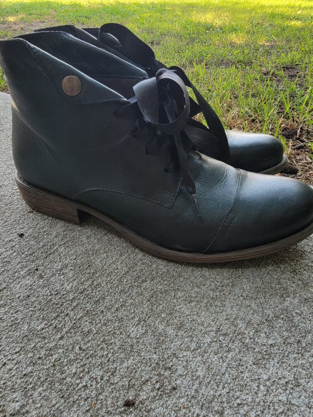Miz Mooz Lennox Lace-Up Bootie in Ocean. Size 11
